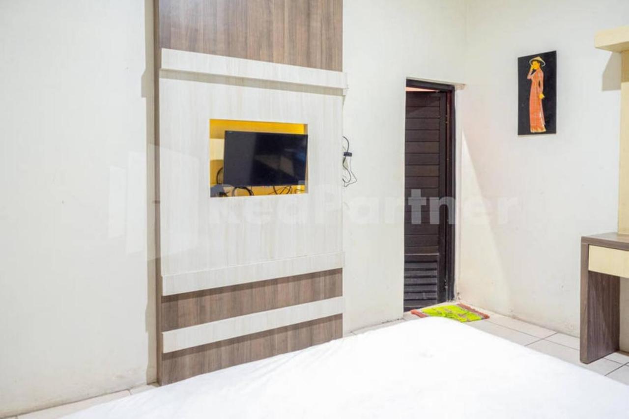 My Hommy Homestay Mitra Reddoorz Σουραμπάγια Εξωτερικό φωτογραφία